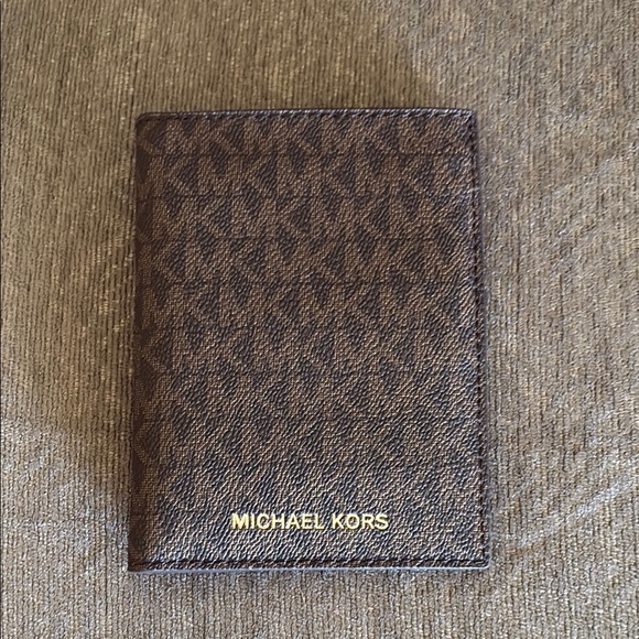 Michael Kors Brown Passport Holder - Picture 1 of 2